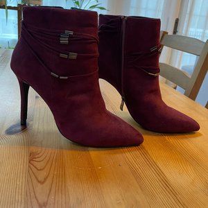 LE CHATEAU BOOTIES-SIZE 9